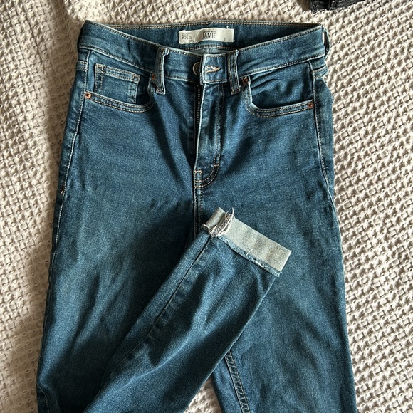 Topshop Moto “Jamie” jeans, W26L32, small hole on left belt seam - Picture 2 of 3